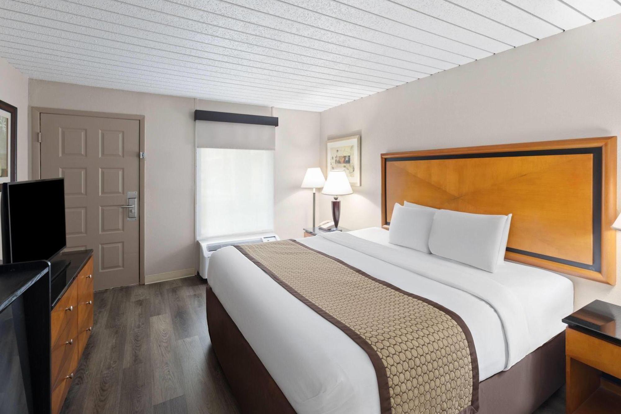 Baymont By Wyndham Knoxville I-75 Екстериор снимка